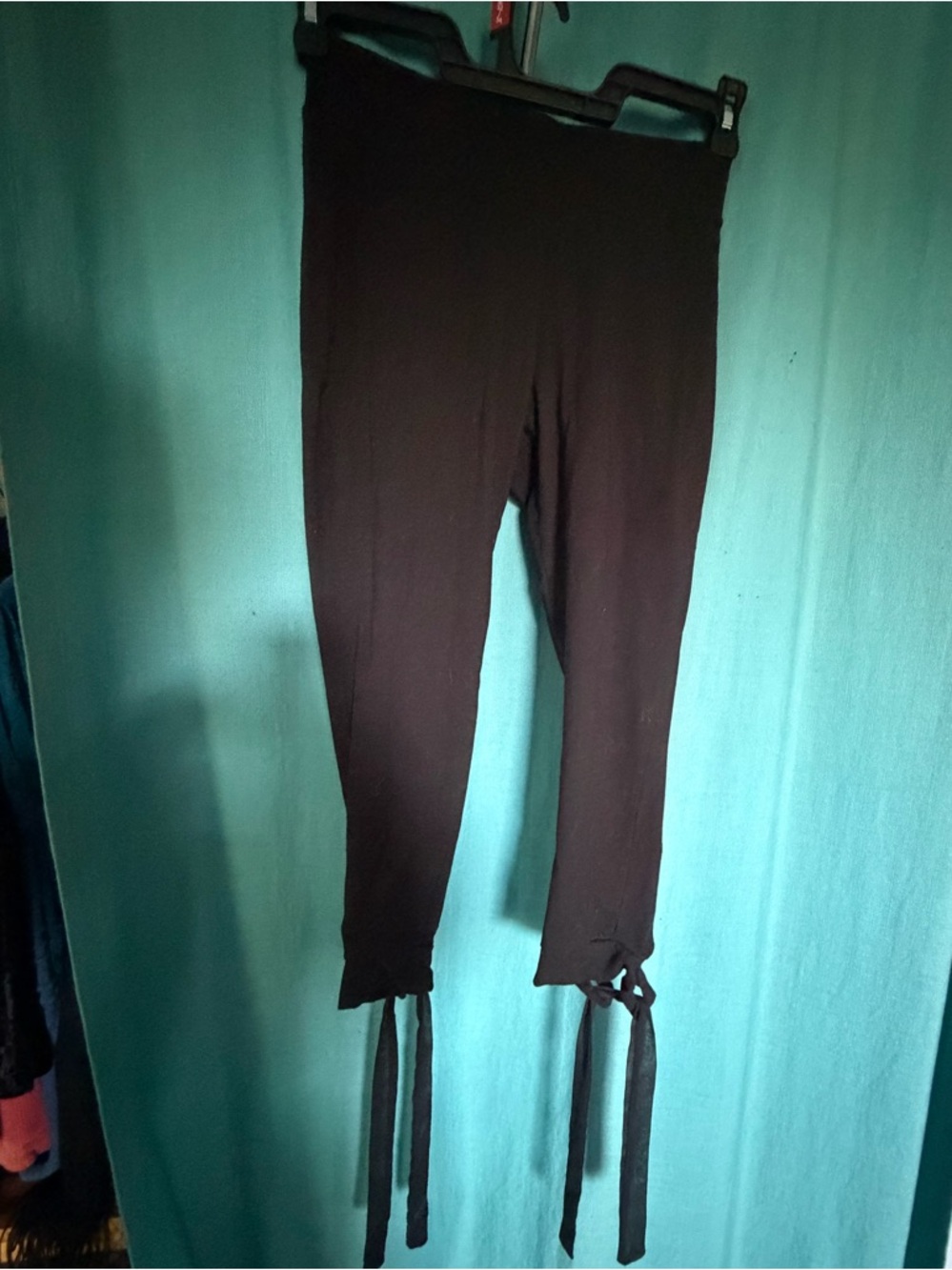 Adorable and versatile leggings with tie back ankle
